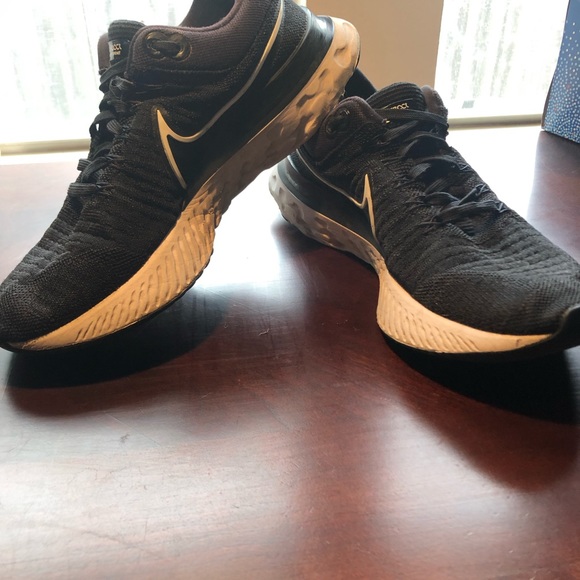 Nike React Epic Flyknit Infinity - Picture 2 of 3